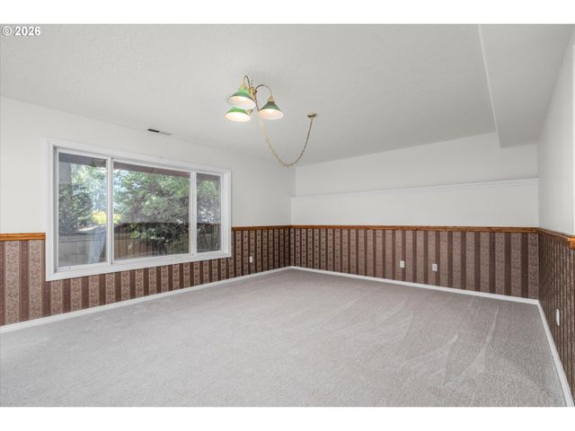 2331 TODD St, Eugene, OR 97405