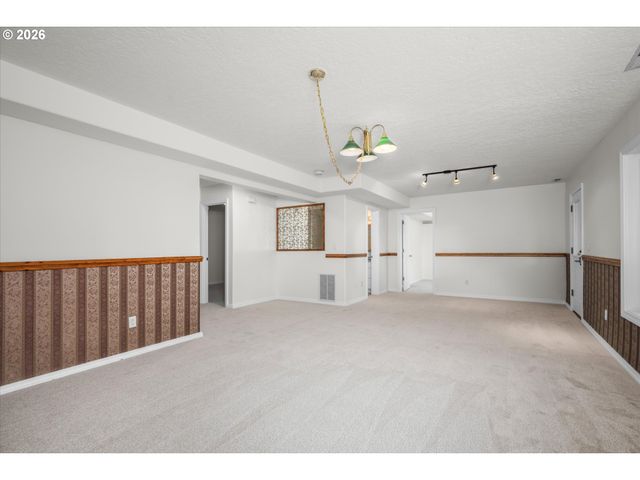 2331 TODD St, Eugene, OR 97405