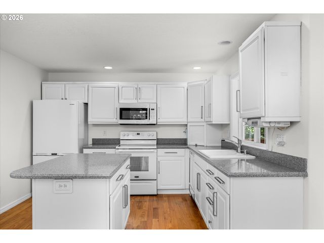 2331 TODD St, Eugene, OR 97405