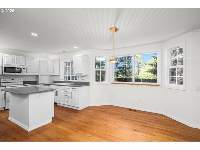 2331 TODD St, Eugene, OR 97405
