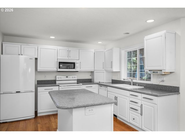 2331 TODD St, Eugene, OR 97405