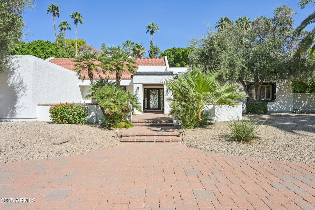 540 E CERCADO Lane, Litchfield Park, AZ 85340