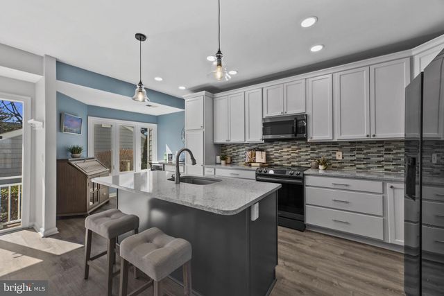 902 OYSTER COVE DR, Grasonville, MD 21638