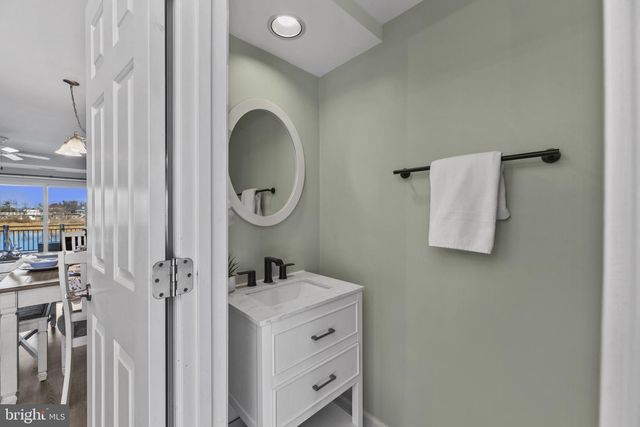 902 OYSTER COVE DR, Grasonville, MD 21638