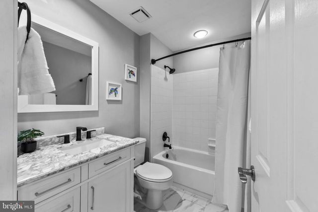 902 OYSTER COVE DR, Grasonville, MD 21638