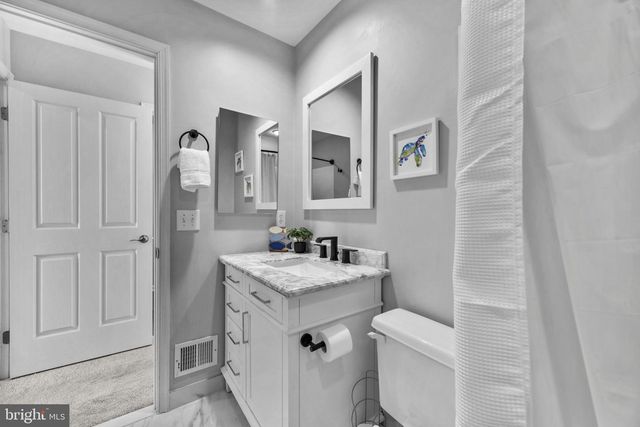 902 OYSTER COVE DR, Grasonville, MD 21638