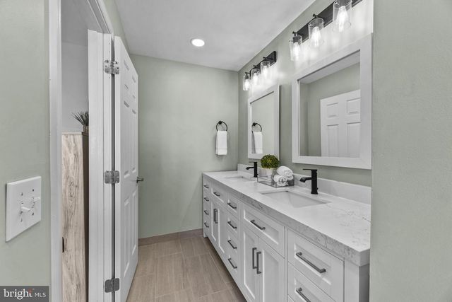 902 OYSTER COVE DR, Grasonville, MD 21638