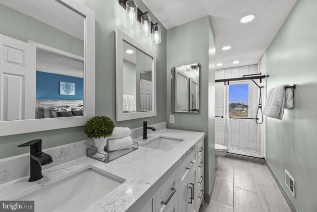 902 OYSTER COVE DR, Grasonville, MD 21638