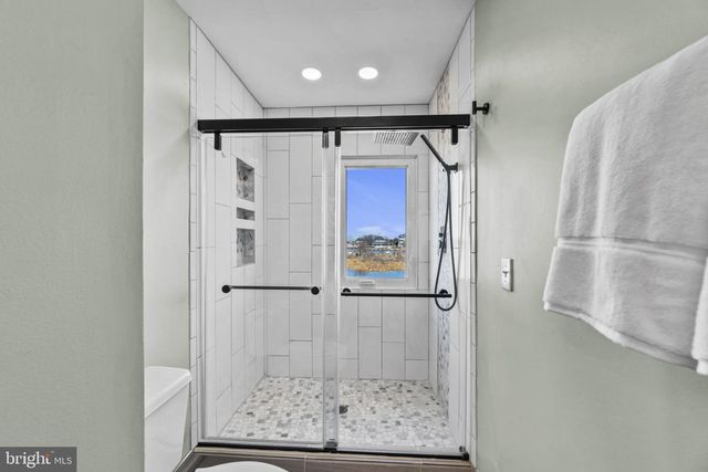 902 OYSTER COVE DR, Grasonville, MD 21638