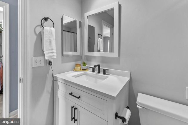 902 OYSTER COVE DR, Grasonville, MD 21638