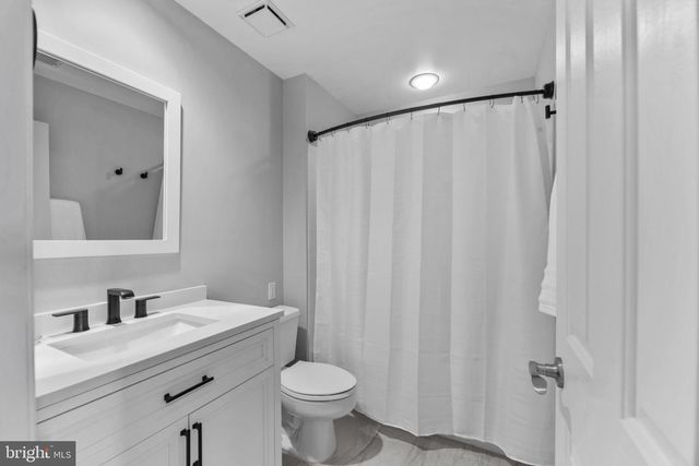 902 OYSTER COVE DR, Grasonville, MD 21638