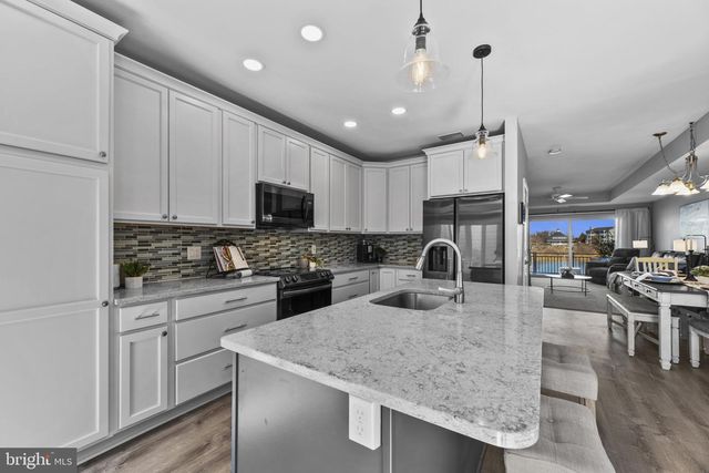 902 OYSTER COVE DR, Grasonville, MD 21638