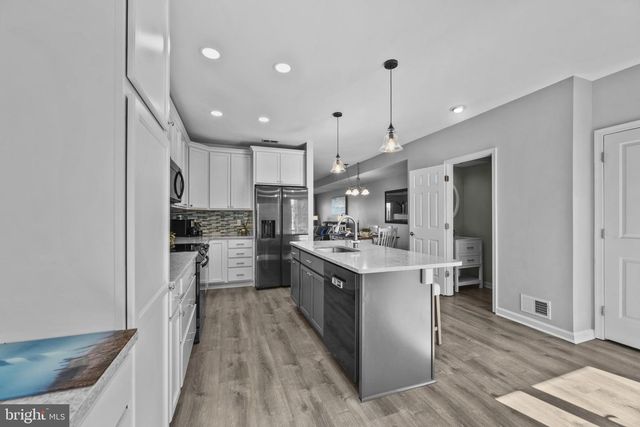 902 OYSTER COVE DR, Grasonville, MD 21638