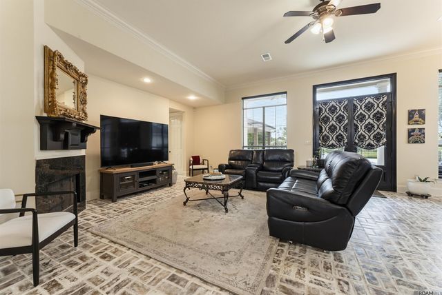 6216 Breeze Point Dr, Gonzales, LA 70737