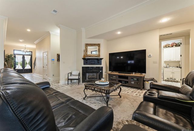 6216 Breeze Point Dr, Gonzales, LA 70737