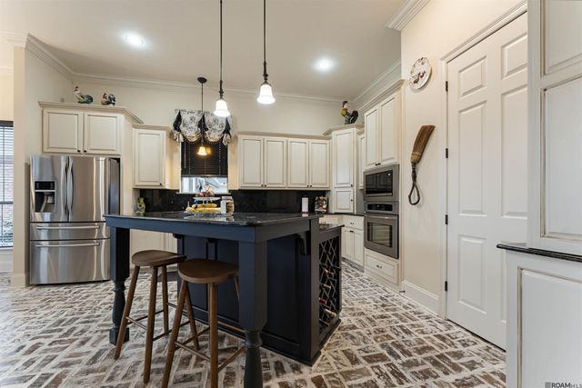 6216 Breeze Point Dr, Gonzales, LA 70737
