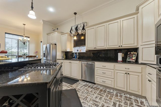 6216 Breeze Point Dr, Gonzales, LA 70737