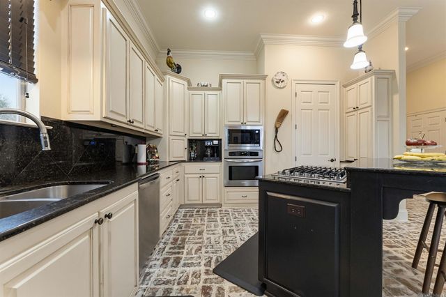 6216 Breeze Point Dr, Gonzales, LA 70737