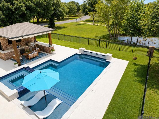 6216 Breeze Point Dr, Gonzales, LA 70737
