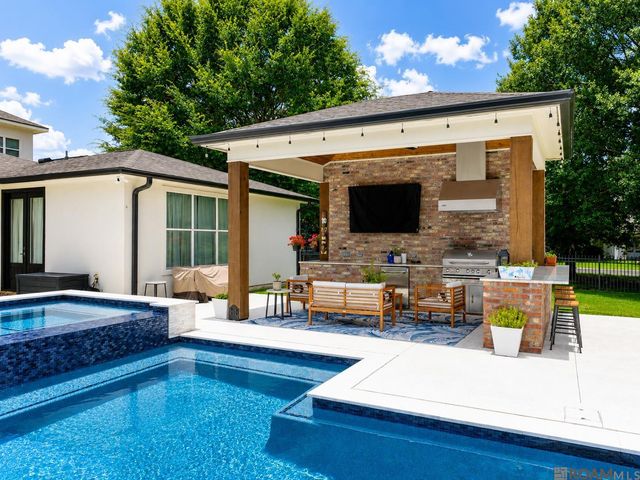 6216 Breeze Point Dr, Gonzales, LA 70737
