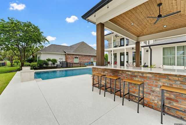 6216 Breeze Point Dr, Gonzales, LA 70737