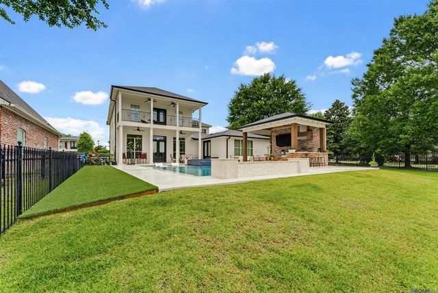 6216 Breeze Point Dr, Gonzales, LA 70737