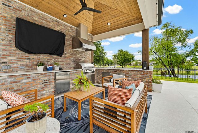 6216 Breeze Point Dr, Gonzales, LA 70737