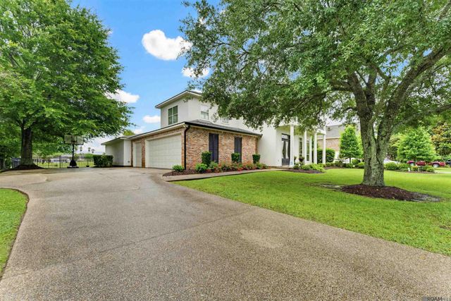 6216 Breeze Point Dr, Gonzales, LA 70737