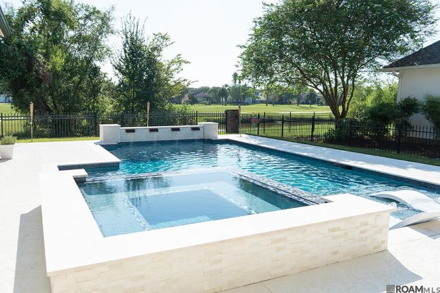 6216 Breeze Point Dr, Gonzales, LA 70737