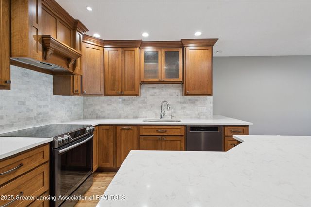 12931 Oneida Woods Trail, Grand Ledge, MI 48837