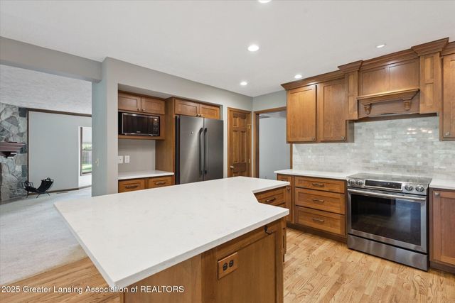 12931 Oneida Woods Trail, Grand Ledge, MI 48837