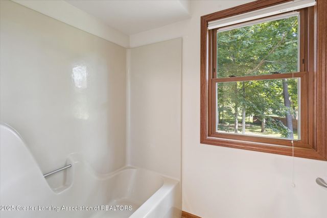 12931 Oneida Woods Trail, Grand Ledge, MI 48837