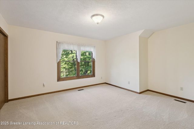 12931 Oneida Woods Trail, Grand Ledge, MI 48837