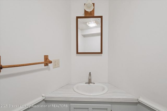 12931 Oneida Woods Trail, Grand Ledge, MI 48837