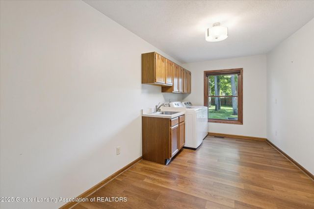 12931 Oneida Woods Trail, Grand Ledge, MI 48837