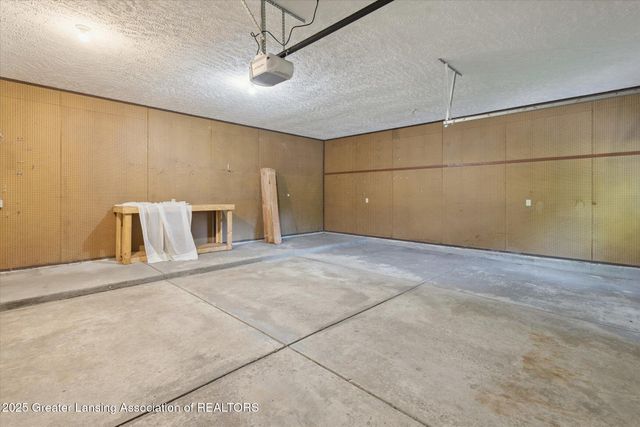 12931 Oneida Woods Trail, Grand Ledge, MI 48837