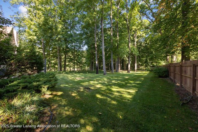 12931 Oneida Woods Trail, Grand Ledge, MI 48837