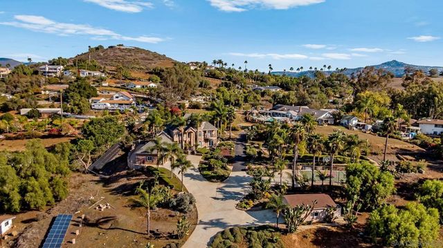 2270 Summit Drive, Escondido, CA 92025