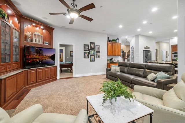 2270 Summit Drive, Escondido, CA 92025