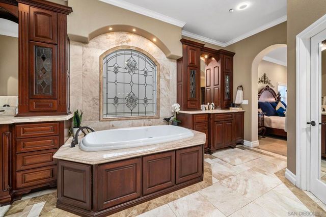 2270 Summit Drive, Escondido, CA 92025