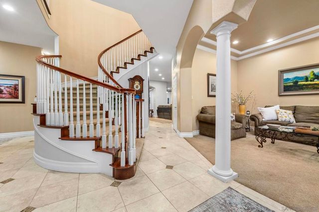 2270 Summit Drive, Escondido, CA 92025