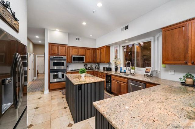 2270 Summit Drive, Escondido, CA 92025