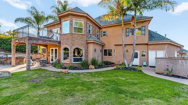 2270 Summit Drive, Escondido, CA 92025