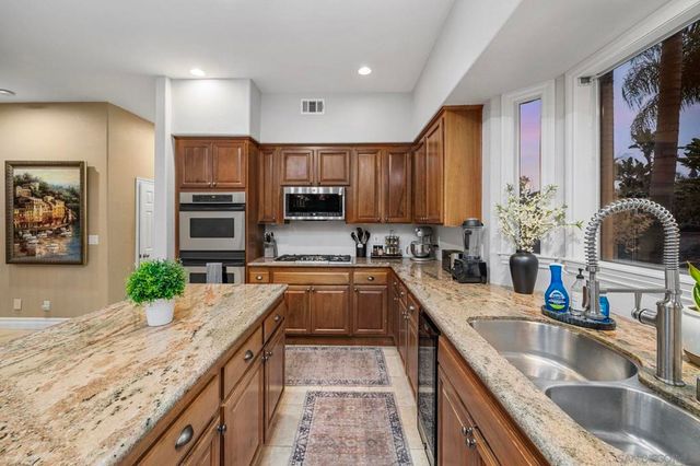 2270 Summit Drive, Escondido, CA 92025