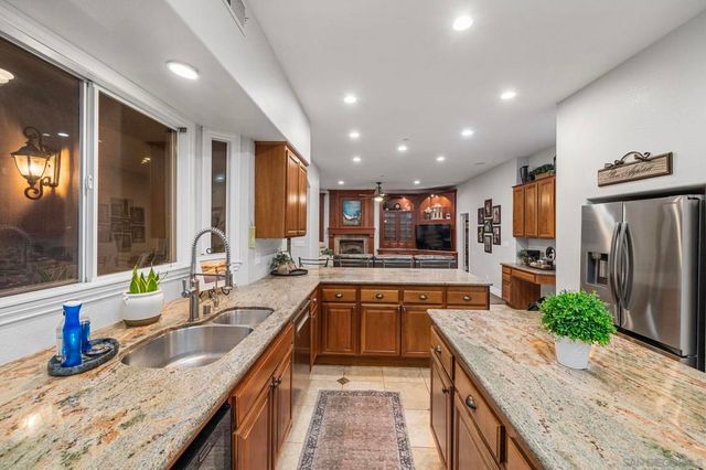 2270 Summit Drive, Escondido, CA 92025