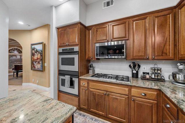 2270 Summit Drive, Escondido, CA 92025