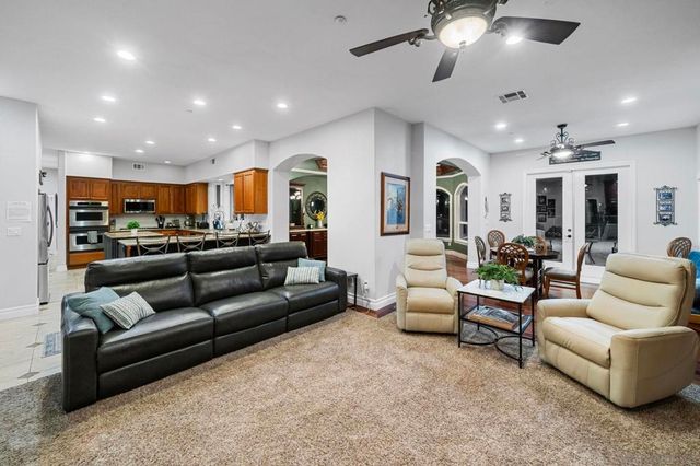 2270 Summit Drive, Escondido, CA 92025