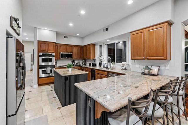 2270 Summit Drive, Escondido, CA 92025