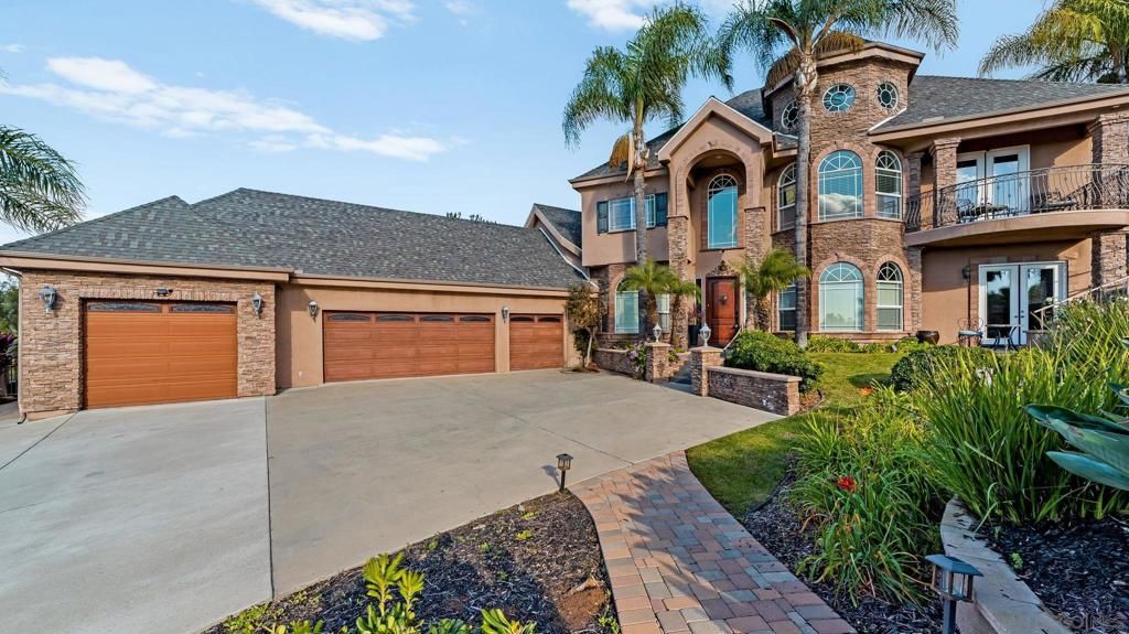 2270 Summit Drive, Escondido, CA 92025