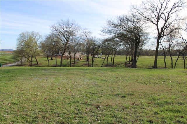 2176 Northern Trace Way, Tontitown, AR 72762